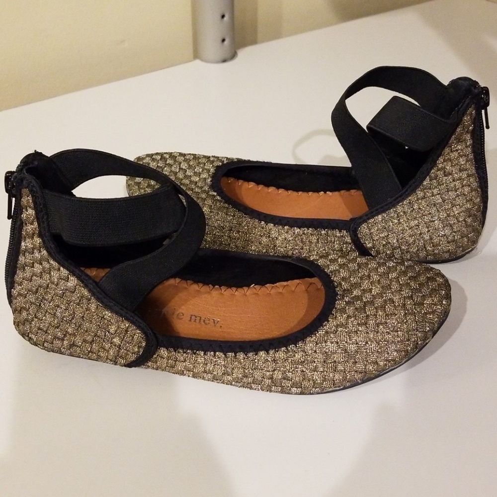 bernie mev. Crisscross ballet flat bronze zip 7 38